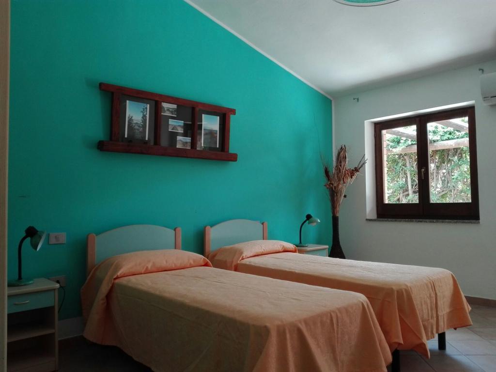 Santigu Cunventu Hotel Domus De Maria Esterno foto